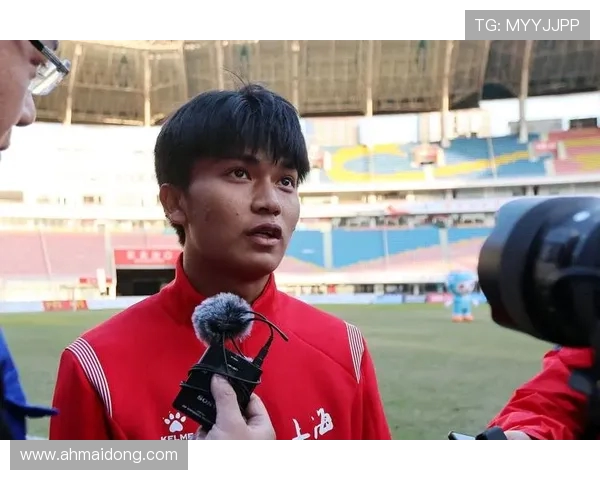 国足新星闪耀国际赛场助球队逆转夺冠点燃全国球迷激情