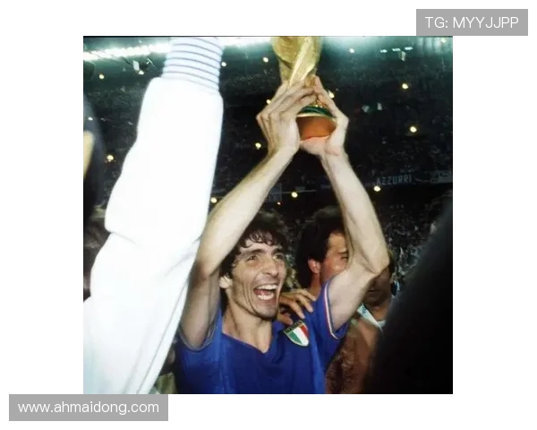 足球明星的辉煌人生与赛场传奇:从少年梦想到全球偶像的成长之路 足球明星的辉煌人生与赛场传奇:从少年梦想到全球偶像的成长之路