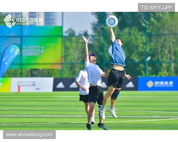 重庆飞盘队与西安飞盘队赛后复盘探讨灵活性与战术应变能力