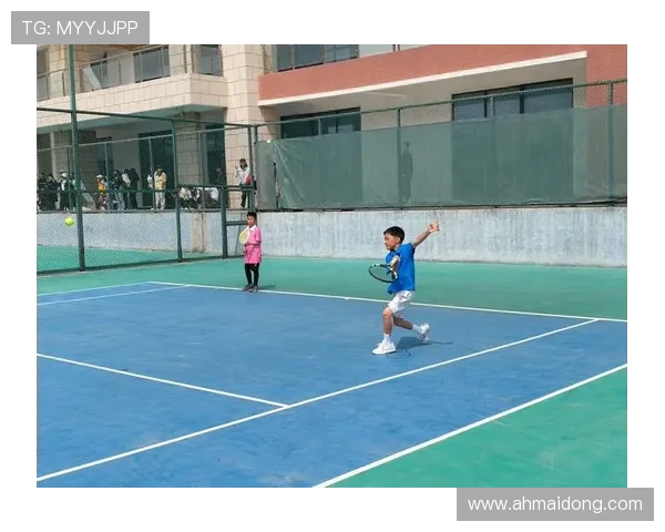 以网球为纽带探索竞技精神与青春奋斗的力量之歌