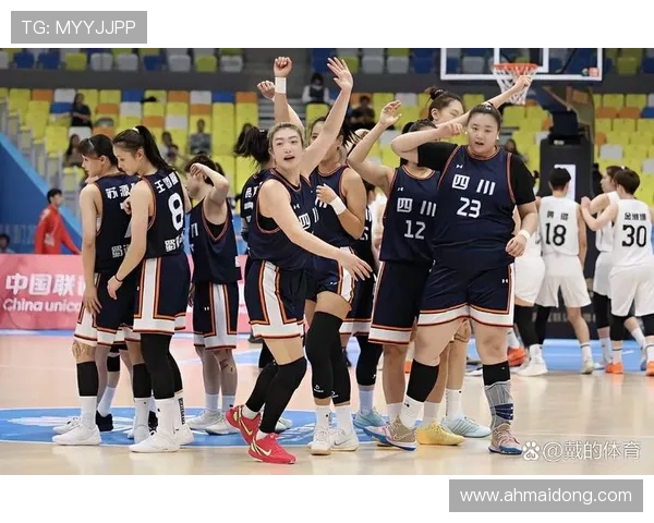 四川女排迎战强敌全力以赴争夺胜利展现团队精神与拼搏意志